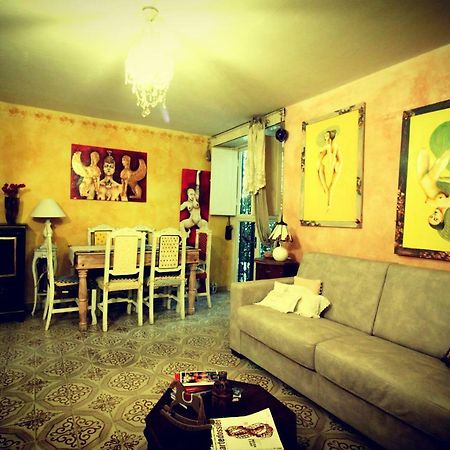 Hand Decorated House With Court Florence Luaran gambar