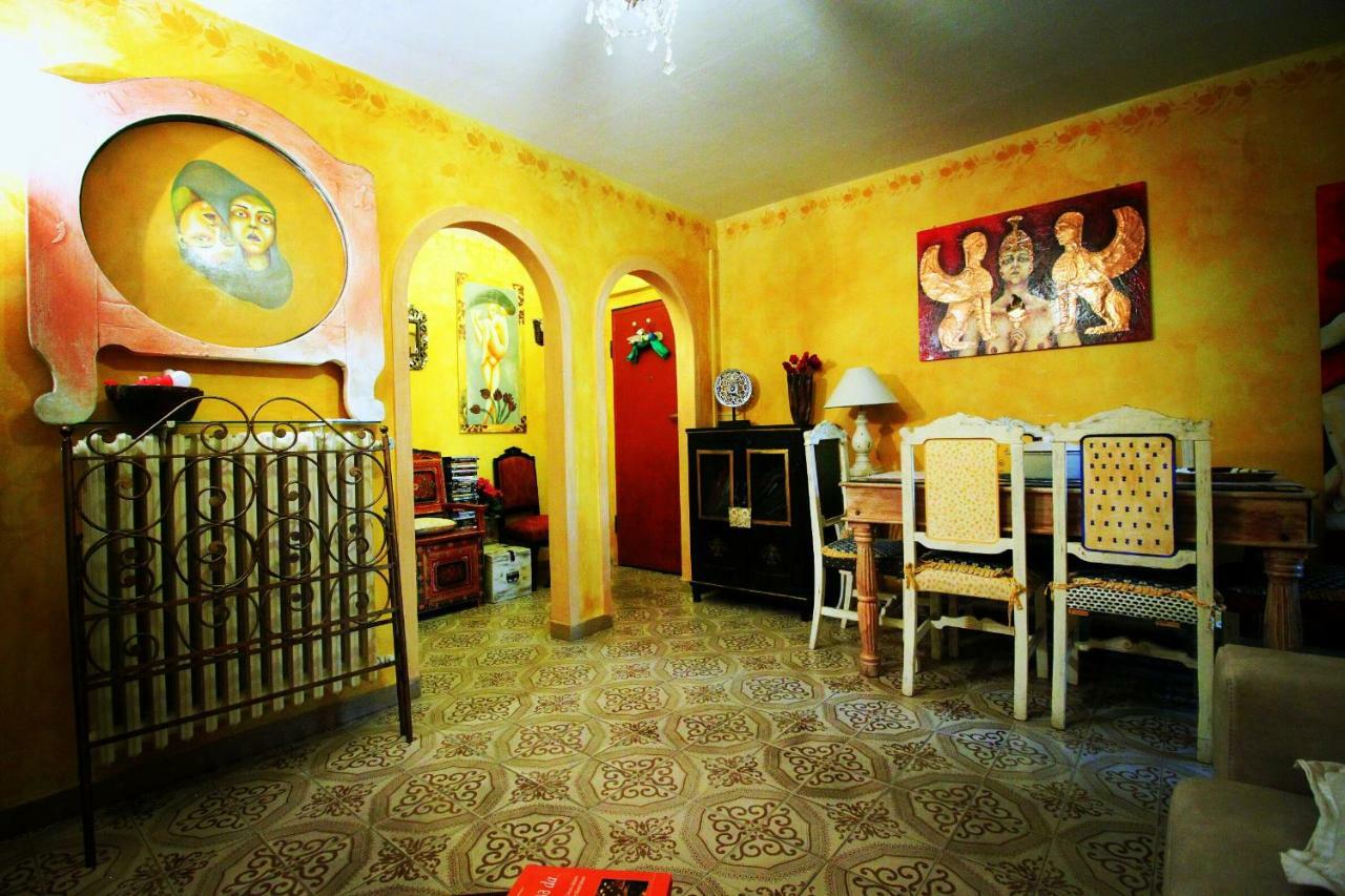 Hand Decorated House With Court Florence Luaran gambar