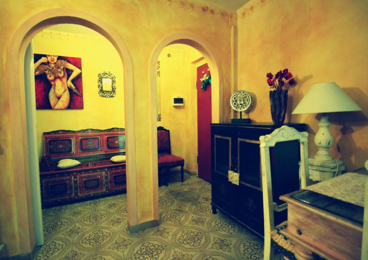 Hand Decorated House With Court Florence Luaran gambar